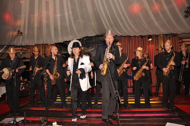 min 2011 03 08 mardi brass band 386